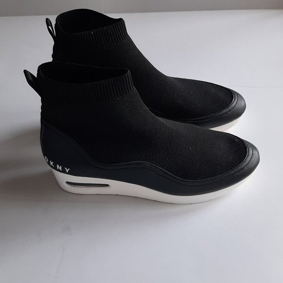 DKNY Angie Slip-On Wedge Heel Black Sneakers Size 9.5M - Picture 2 of 8